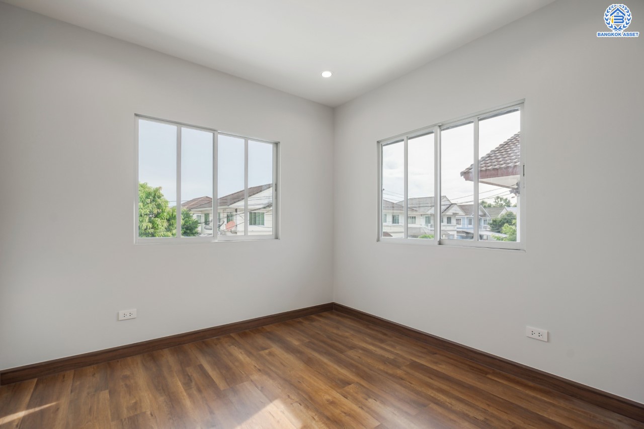 บ้านมือสองตกแต่งใหม่ แบรนด์ LH ม.ชัยพฤกษ์ เพชรเกษม81 พร้อมรองรับทุกความสุข บนเนื้อที่ 50.3 ตร.ว. ฟังก์ชัน 3 ห้องนอน 2 ห้องน้ำ 2 ที่จอด บนทำเลใกล้ The Mall บางแค รถไฟฟ้า "สถานีหลักสอง" ทางด่วน "พระราม2" และเชื่อมสู่ ถ.พุทธมณฑลสาย4 เพียง 5 นาที*